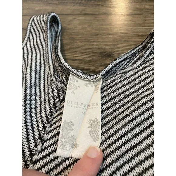 Womens‎ Blu Pepper black and white high neck tank top raw hem size medium - Picture 3 of 6